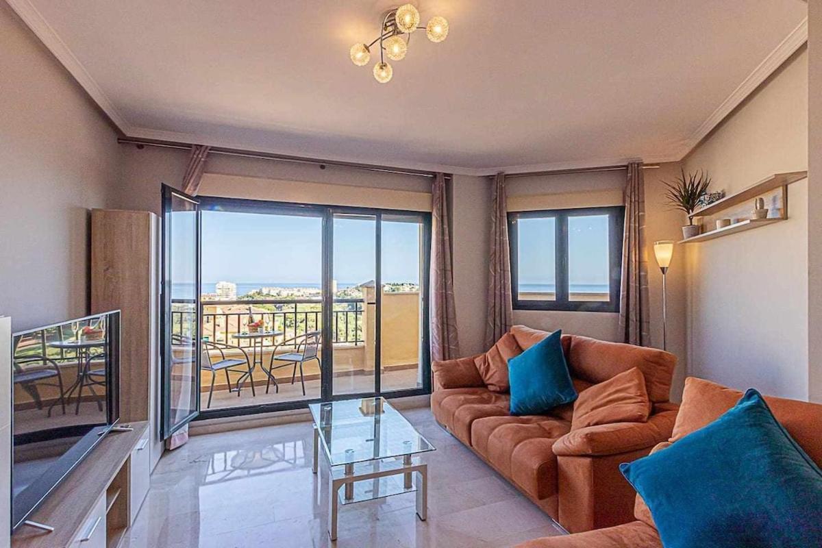 797 Holiday Rentals - Moderno Piso Para 5 Con Hermosas Vistas Benalmadena Luaran gambar